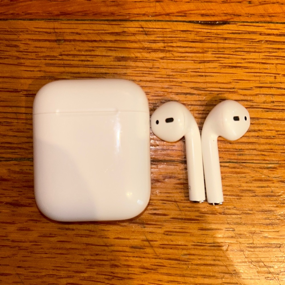 Apple AirPods 2nd generation with charging case